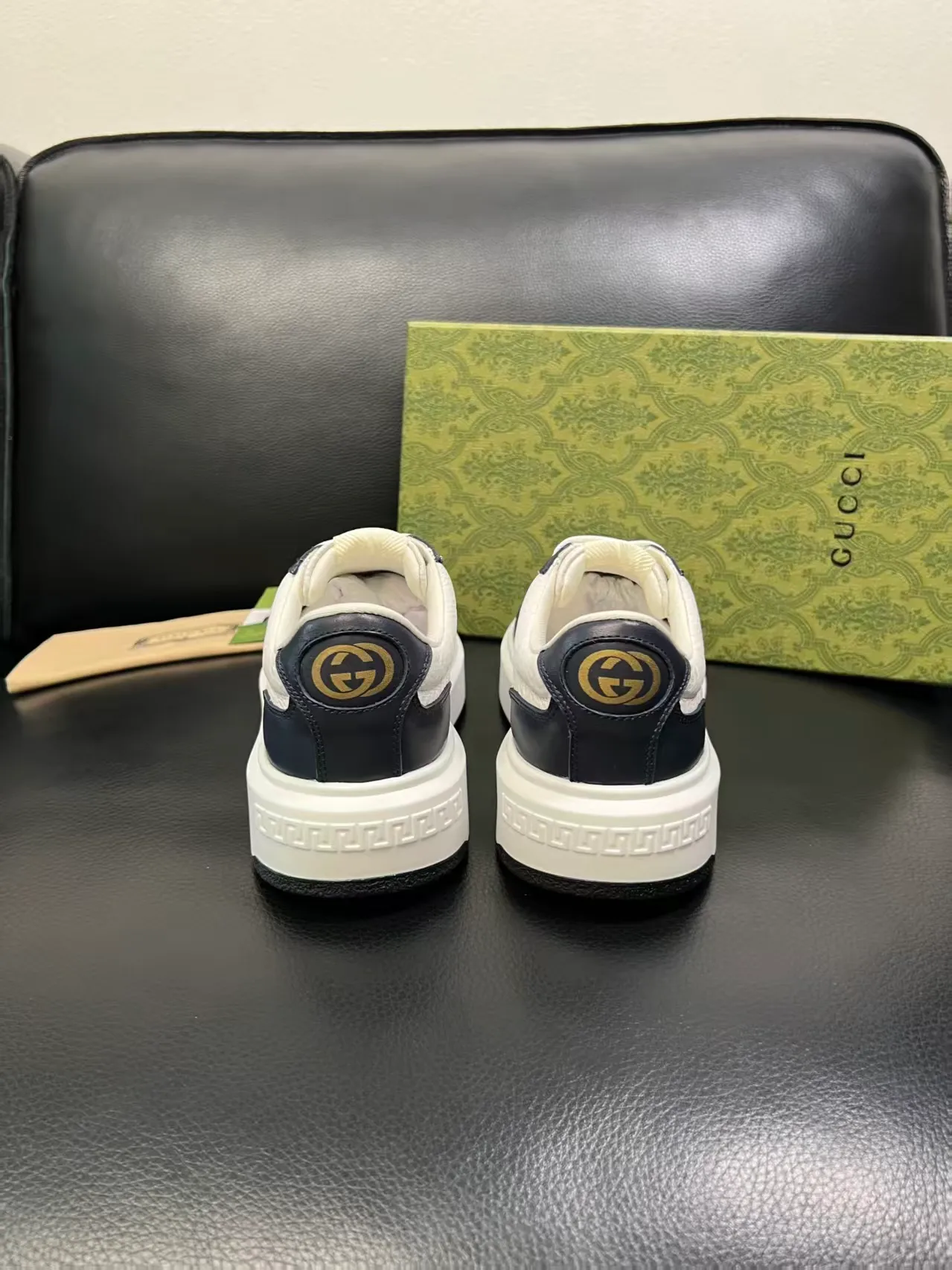 P460 new men's shoes GUCCI [Lightning] latest shoes are shipped. Original quality, fashionable, made of special materials, sheepskin lining, brand new packaging. The foot feels super comfortable and the workmanship is impeccable. Size: Male 38-45, No. 058